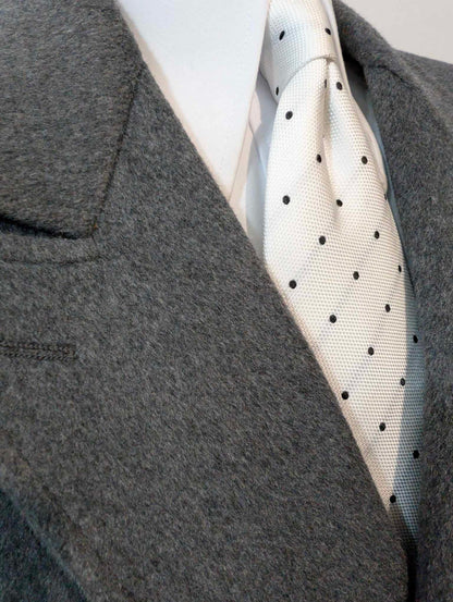 Atemberaubender grauer zweireihiger Wollmantel