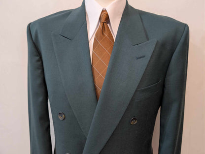 Superbe costume croisé de couleur vert en laine froide