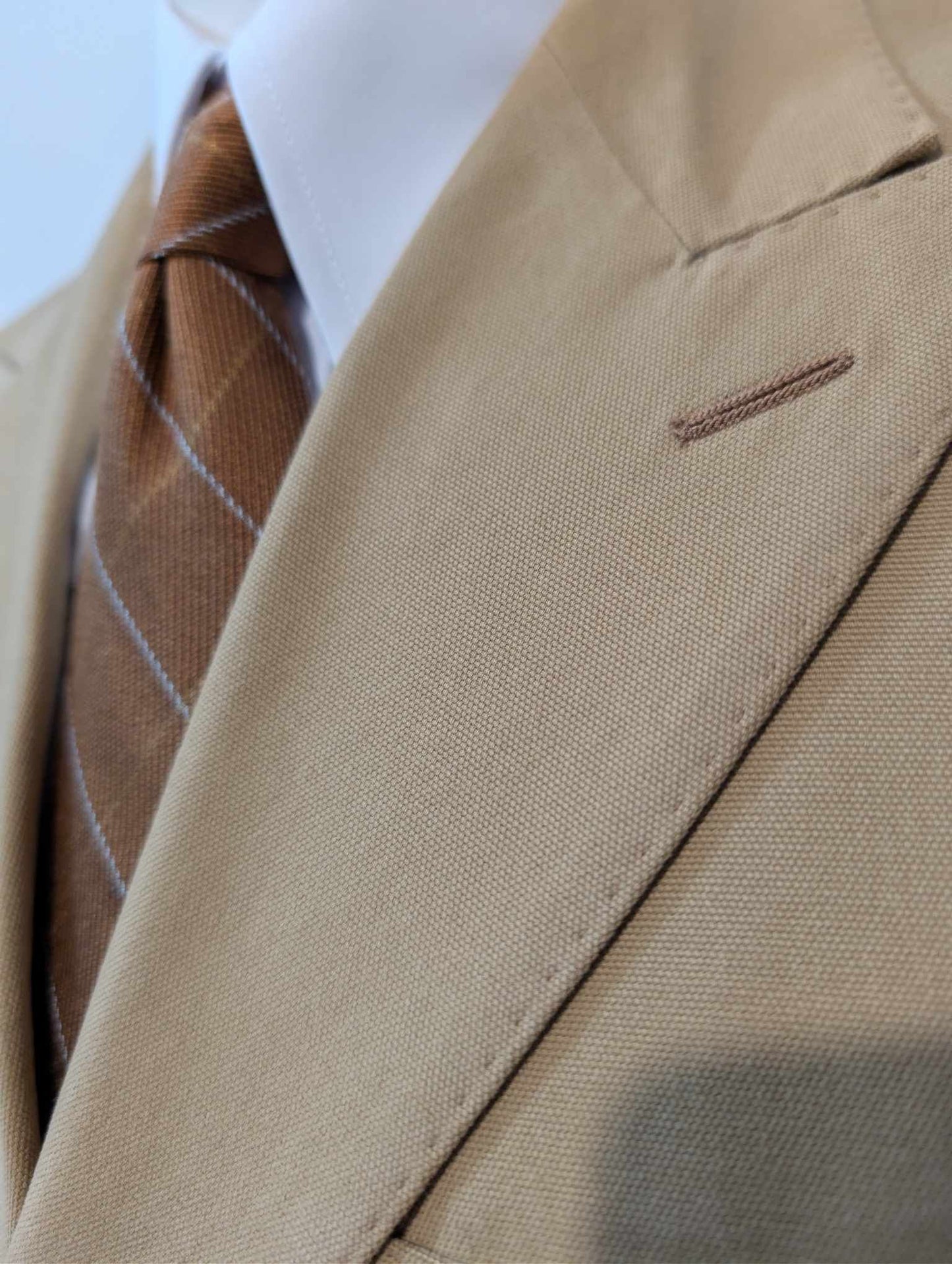 Sympathique veste de couleur marron beige en coton