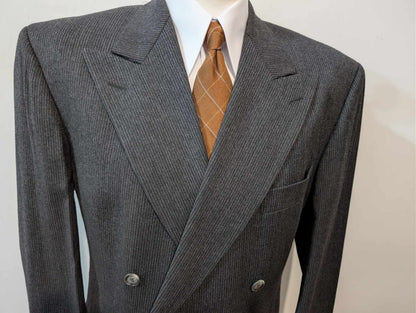 Légendaire costume croisé pinstripe en laine