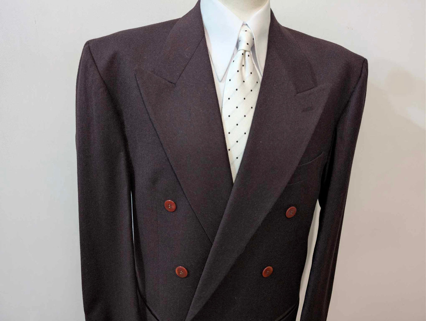 Außergewöhnlicher, zweireihiger, violetter Anzug aus schwerem Flanell