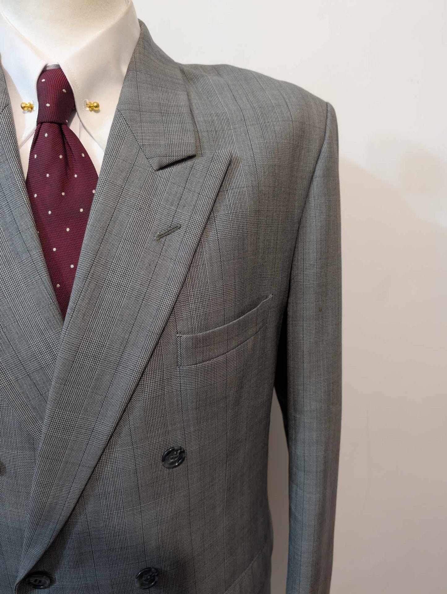 Impressionnant costume croisé de couleurs gris en laine