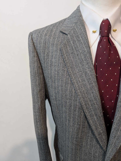 Gentille costume pinstripe en tweed