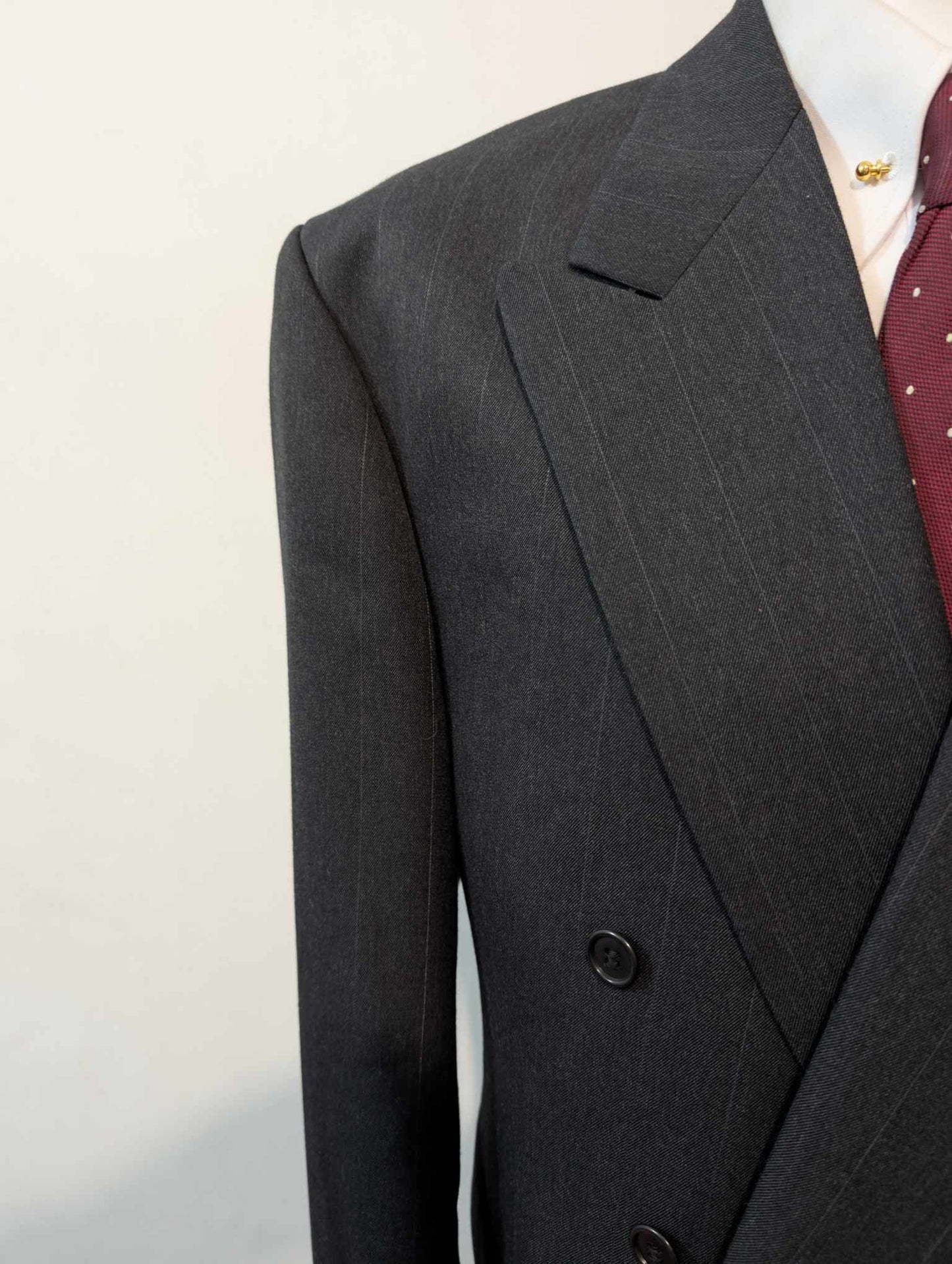 Méchant costume croisé pinstripe en laine