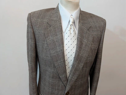 Ausgezeichneter brauner Flanellanzug