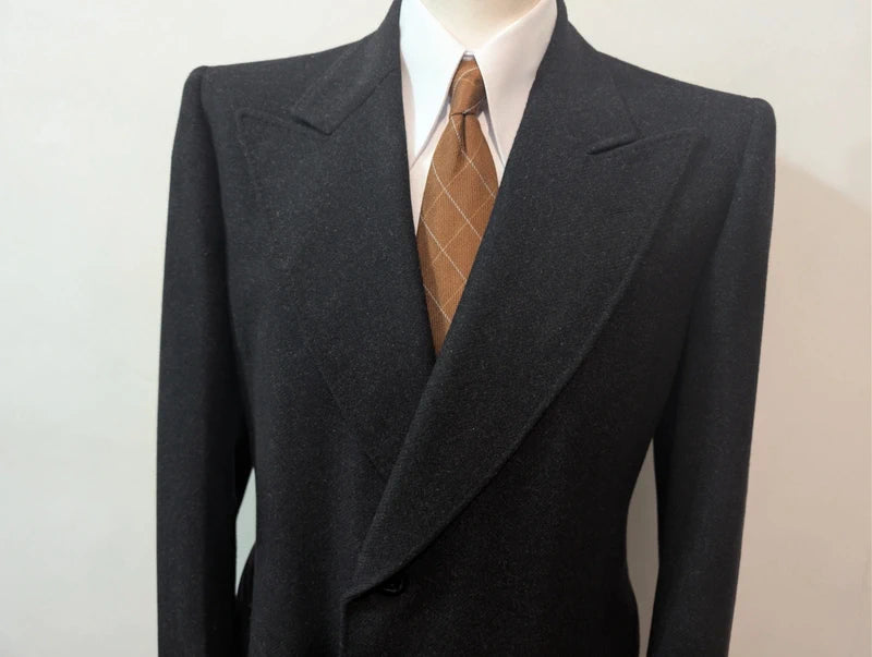 Wunderschöner grauer Wollmantel