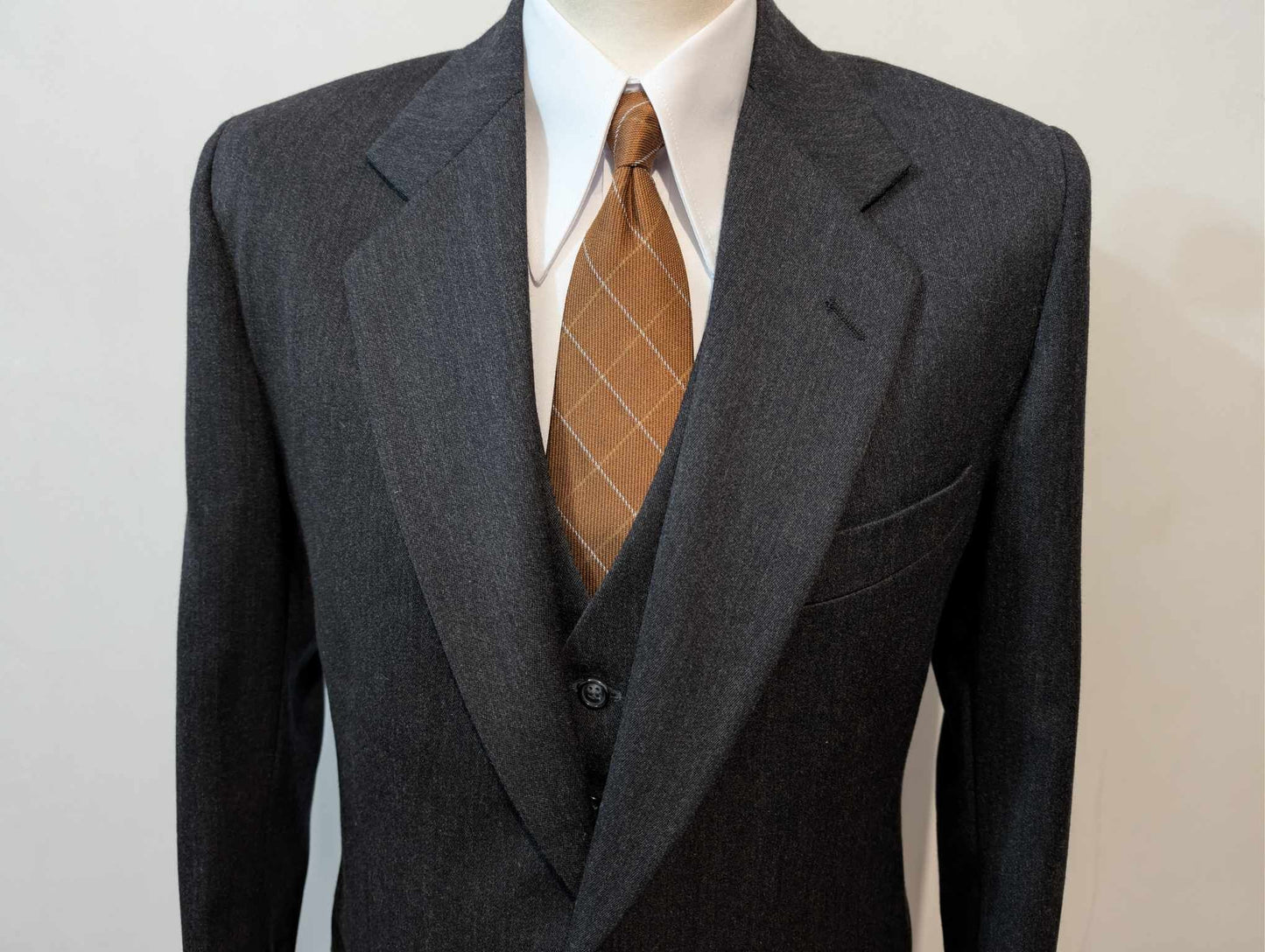 Fabuleux costume 3 pièces de couleur gris en flanelle