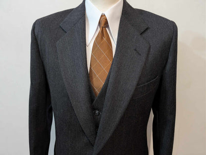 Fabuleux costume 3 pièces de couleur gris en flanelle