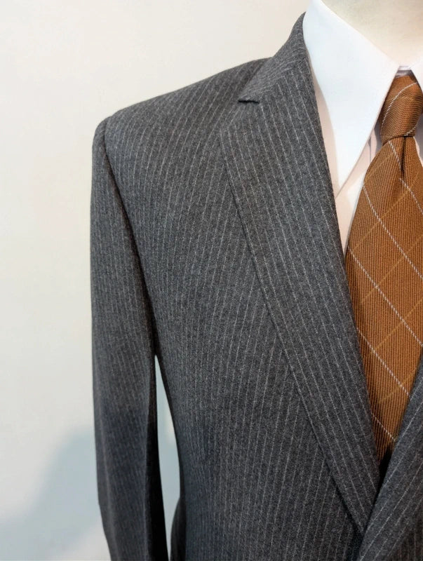 Unglaublicher Flanell-Nadelstreifenanzug