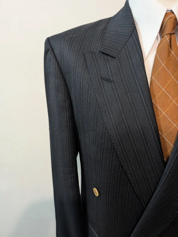 Génial costume croisé a rayure en laine