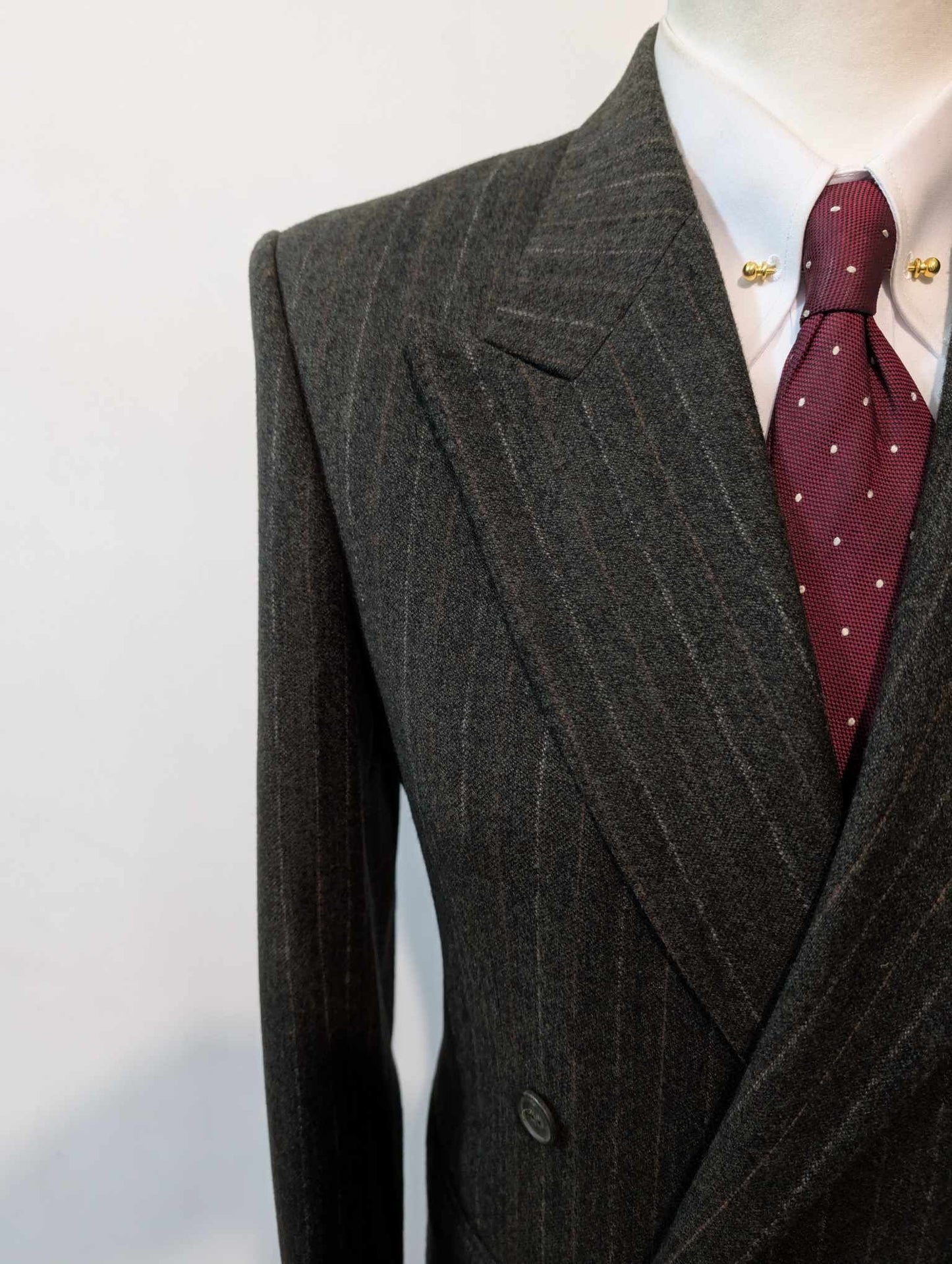 Mystérieux costume croisé chalkstripe en flanelle