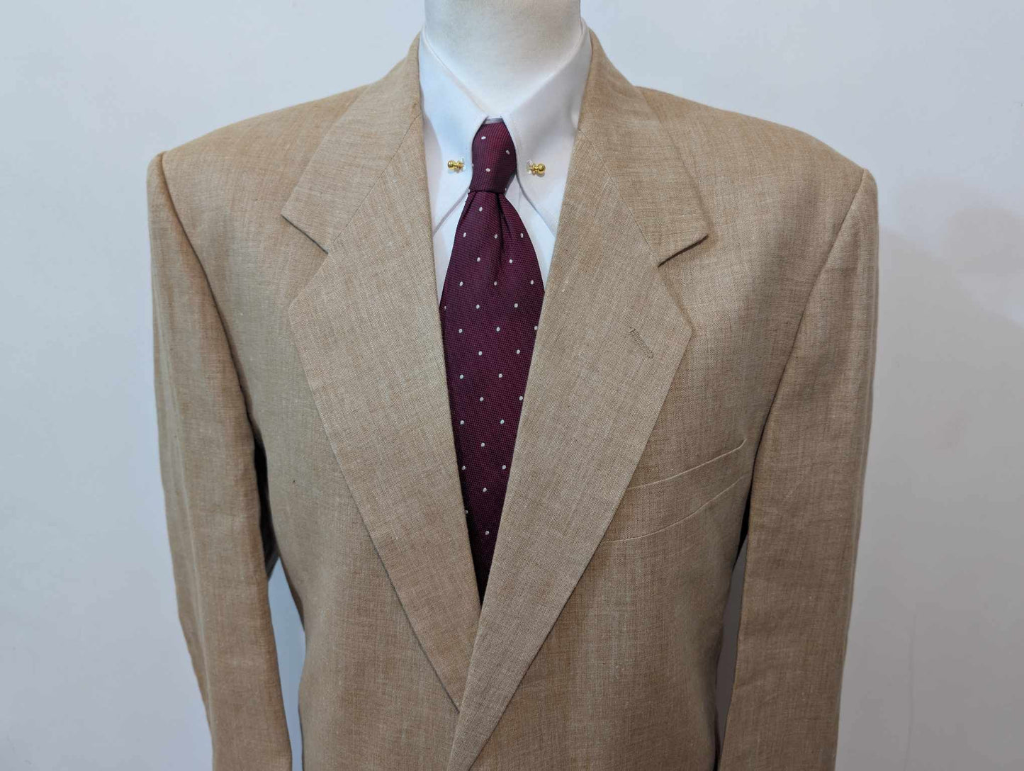 Redoutable costume en lin de couleur beige sable