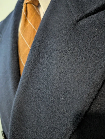 Wunderschöner marineblauer Zweireihermantel aus Wolle