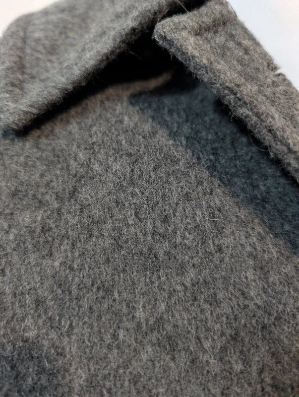 Hübscher grauer Lodenmantel für Damen