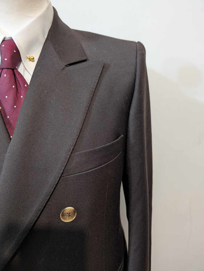 Gentille costume croisé de couleurs marron en laine