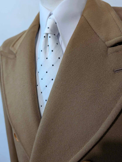 Heller, kamelfarbener, zweireihiger Wollmantel