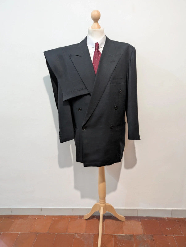 Effrayant costume croisé noir en lin