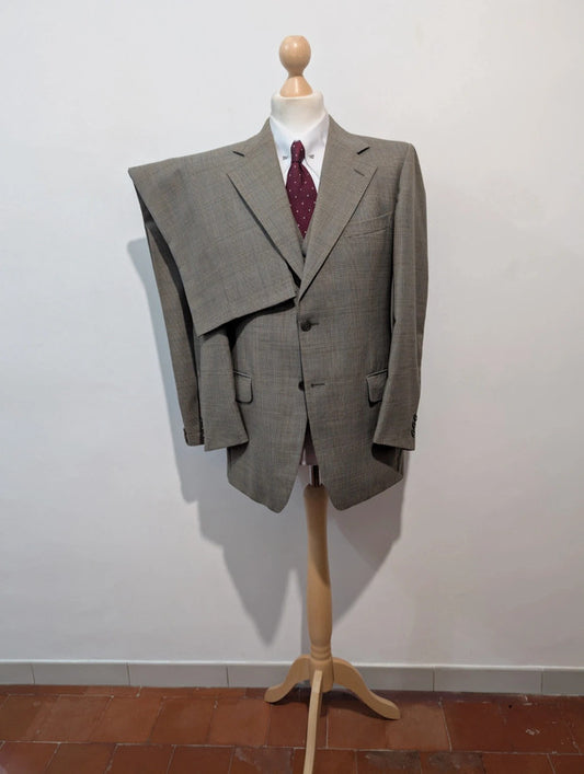 Sympathique costume 3 piece en prince de galles