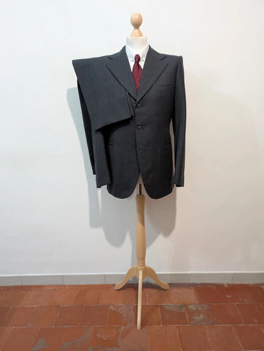 Élégant costume gris en laine