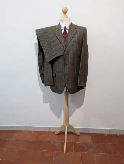 Sympathique costume marron en lin