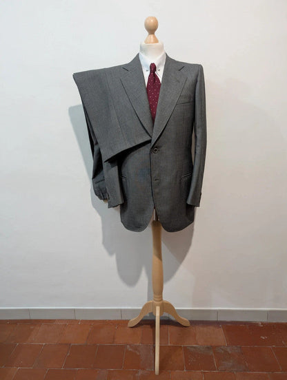 Sympathique costume gris bespoke