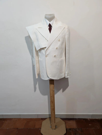 Lumineux costume croisé blanc en lin