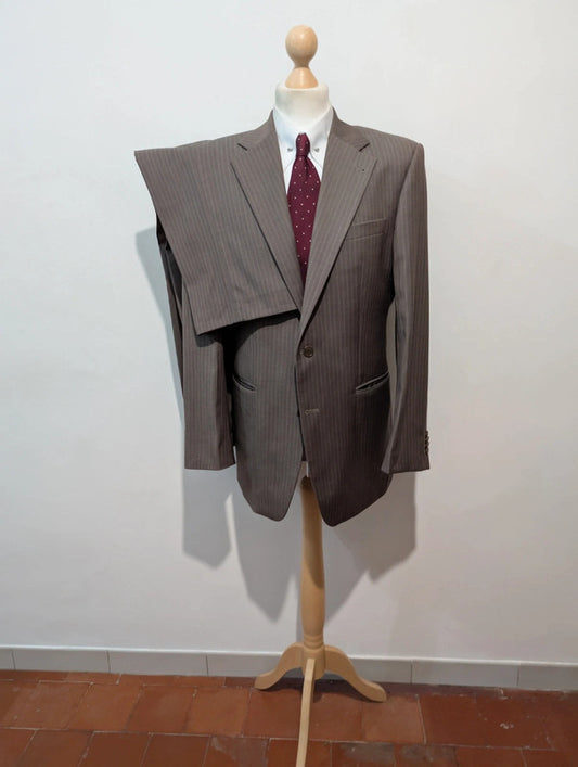 Élégant costume pinstripe en laine