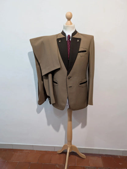 Exceptionnel costume autrichien