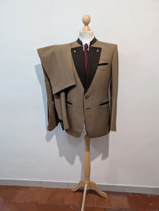 Exceptionnel costume autrichien