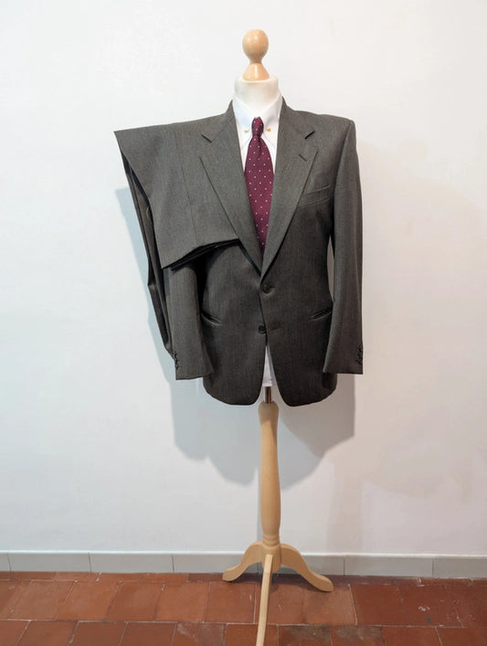 Mystérieux costume marron en flanelle de laine