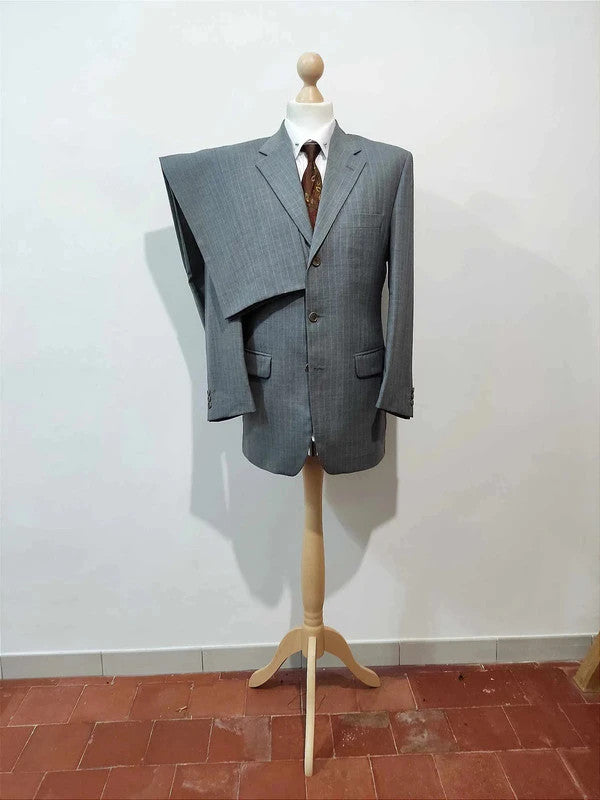 Impressive grey striped suit in fine wool