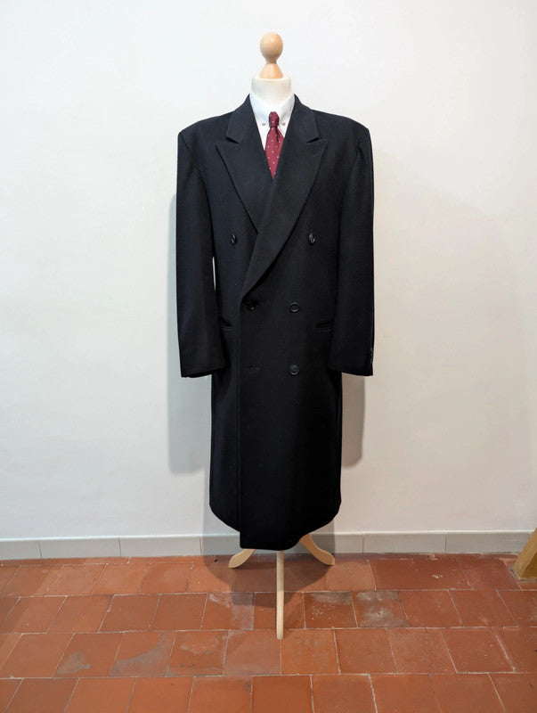 Ténébreux manteau noir en laine