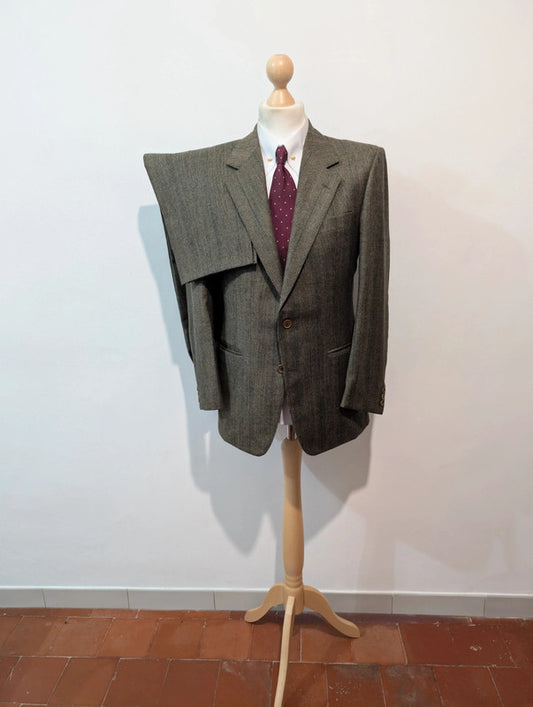 Élégant costume gris kaki en flanelle
