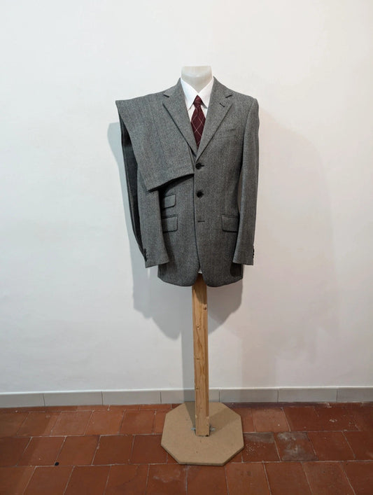 Gentil costume gris en tweed