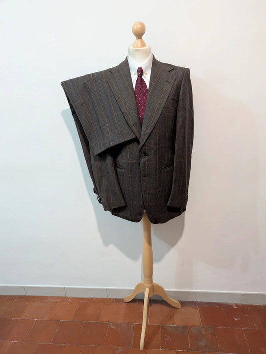 Élégant costume a carreaux en laine