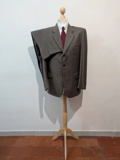 Élégant costume marron en flanelle