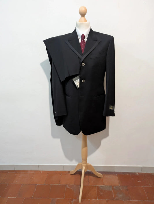 Méchant costume noir en laine