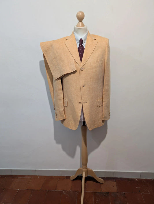 Mignon costume orange en lin