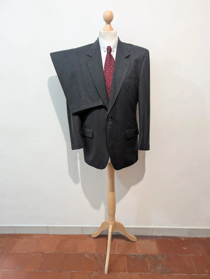 Élégant costume pinstripe en flanelle