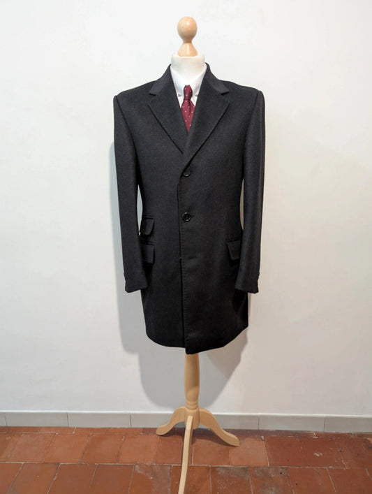 Weicher grauer Wollmantel