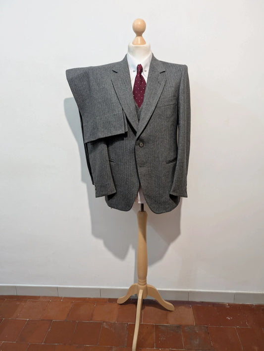 Redoutable costume 3 pièces a chevron en tweed