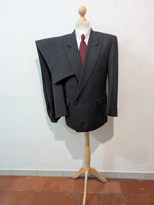 Classique costume gris a rayure