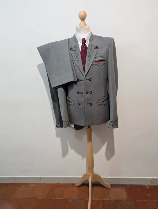 Sensationnel costume gris autrichien en laine