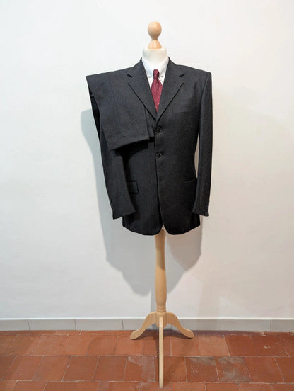 Incroyable costume gris en flanelle lourde