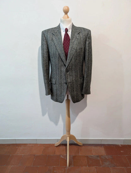 Élégant costume gris a rayure en tweed