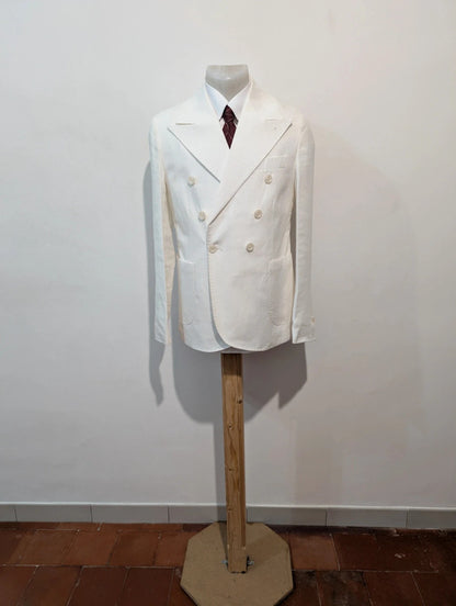 Lumineux costume croisé blanc en lin