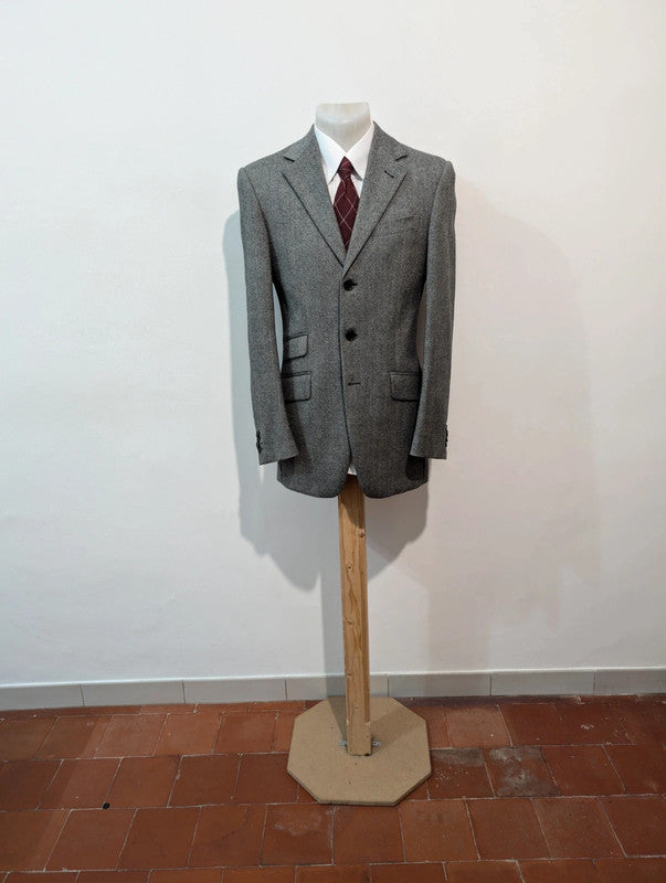 Gentil costume gris en tweed