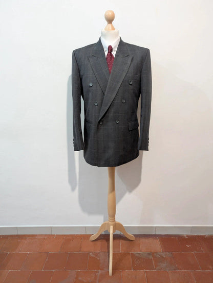 Gentil costume croisé gris a carreaux