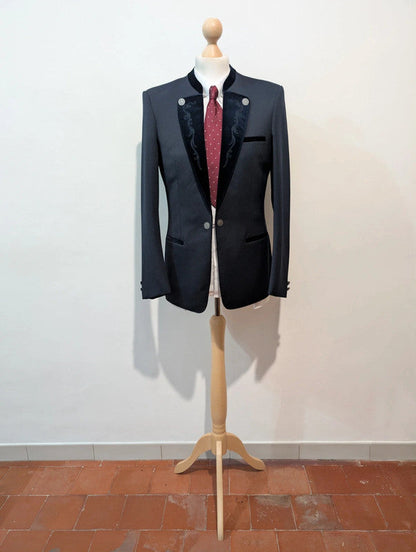 Élégant costume autrichien en laine