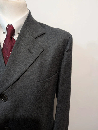 Classique manteau gris en flanelle
